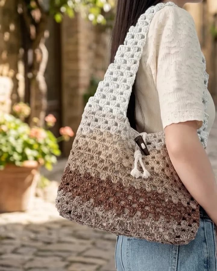 Gradient Large-Capacity Shoulder Bag