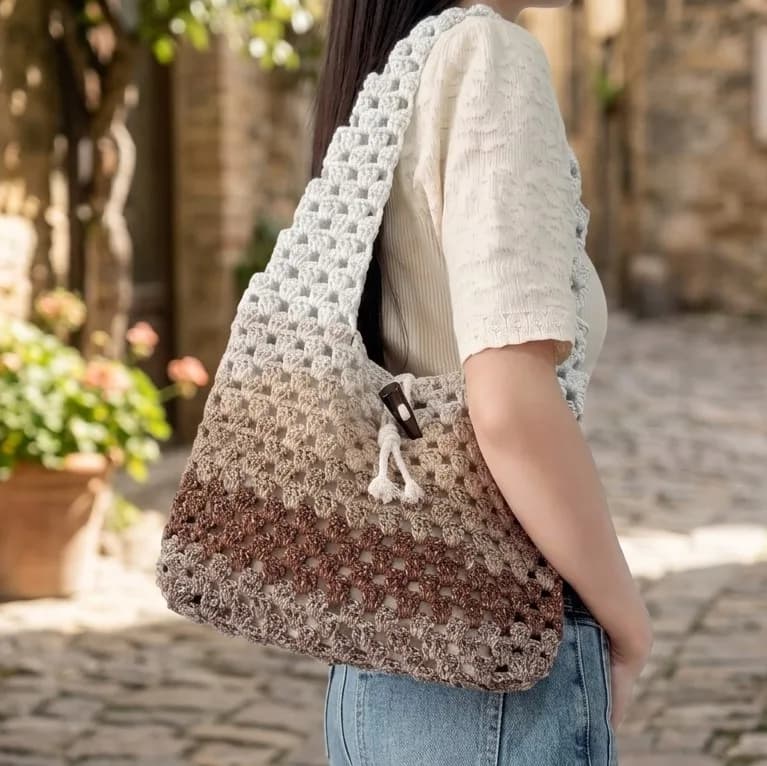 Gradient Large-Capacity Shoulder Bag